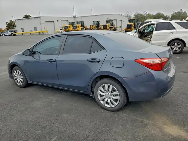 5YFBURHE7HP645666 2017 TOYOTA COROLLA - Image 2
