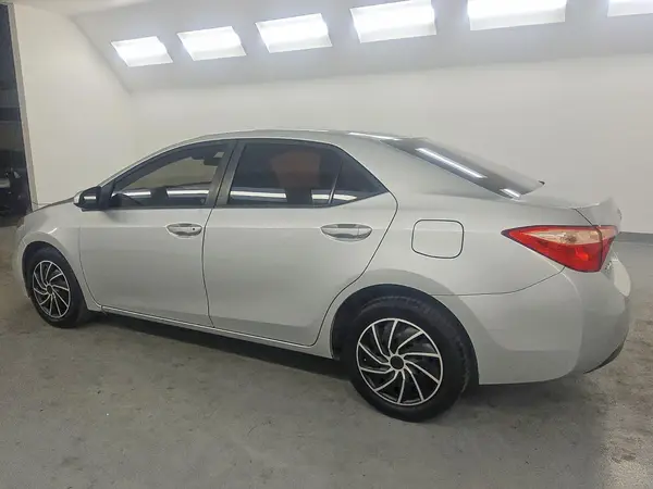 5YFBURHE7HP646137 2017 TOYOTA COROLLA - Image 2