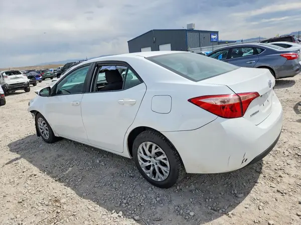 5YFBURHE7HP646204 2017 TOYOTA COROLLA - Image 2