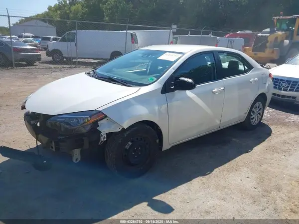 5YFBURHE7HP648003 2017 TOYOTA COROLLA - Image 2