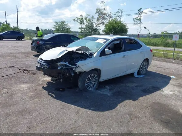 5YFBURHE7HP651645 2017 TOYOTA COROLLA - Image 2