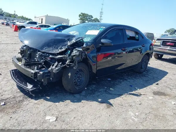 5YFBURHE7HP653637 2017 TOYOTA COROLLA - Image 2