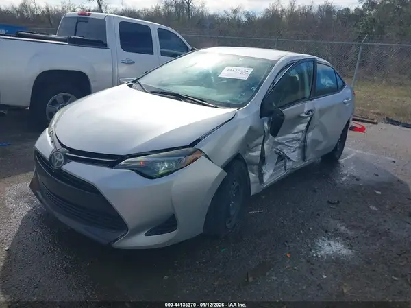5YFBURHE7HP656568 2017 TOYOTA COROLLA - Image 2