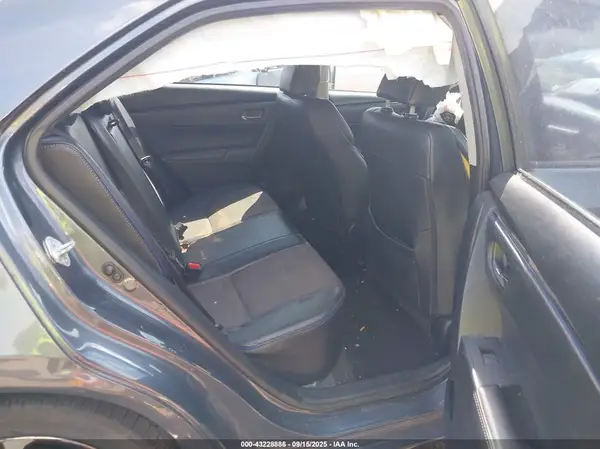 5YFBURHE7HP660880 2017 TOYOTA COROLLA - Image 8