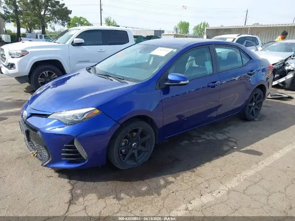 5YFBURHE7HP664895 2017 TOYOTA COROLLA - Image 2