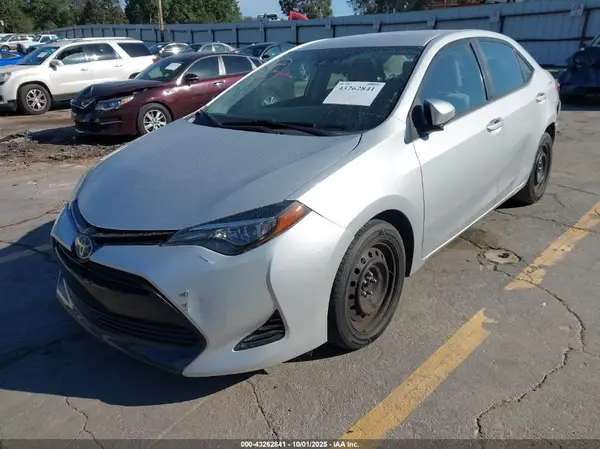 5YFBURHE7HP666162 2017 TOYOTA COROLLA - Image 2
