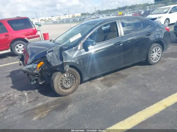 5YFBURHE7HP667117 2017 TOYOTA COROLLA - Image 2