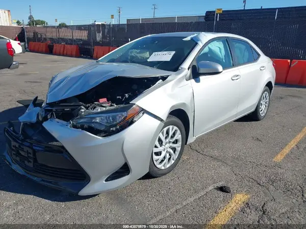 5YFBURHE7HP667750 2017 TOYOTA COROLLA - Image 2