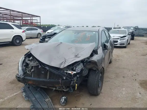 5YFBURHE7HP670681 2017 TOYOTA COROLLA - Image 2
