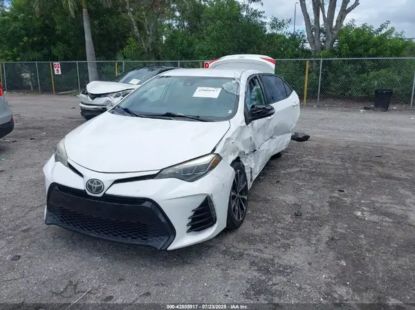 5YFBURHE7HP671636 2017 TOYOTA COROLLA - Image 2