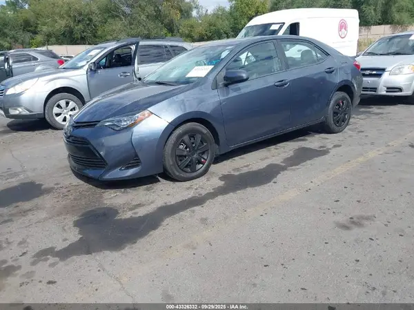5YFBURHE7HP672155 2017 TOYOTA COROLLA - Image 2