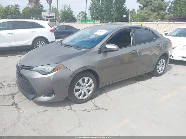 5YFBURHE7HP672477 2017 TOYOTA COROLLA - Image 2