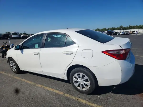 5YFBURHE7HP672611 2017 TOYOTA COROLLA - Image 2