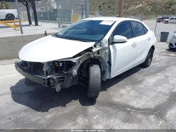 5YFBURHE7HP672723 2017 TOYOTA COROLLA - Image 2