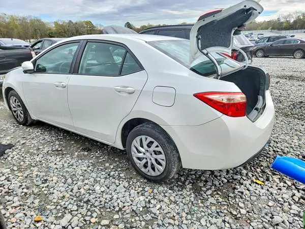5YFBURHE7HP673614 2017 TOYOTA COROLLA - Image 2