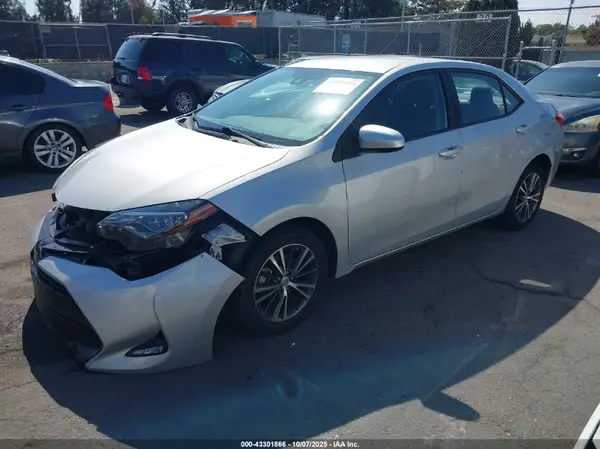 5YFBURHE7HP674844 2017 TOYOTA COROLLA - Image 2