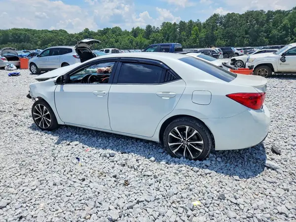5YFBURHE7HP675704 2017 TOYOTA COROLLA - Image 2