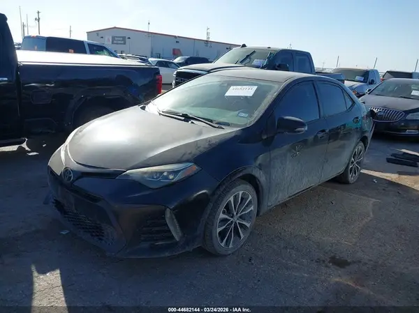 5YFBURHE7HP677596 2017 TOYOTA COROLLA - Image 2