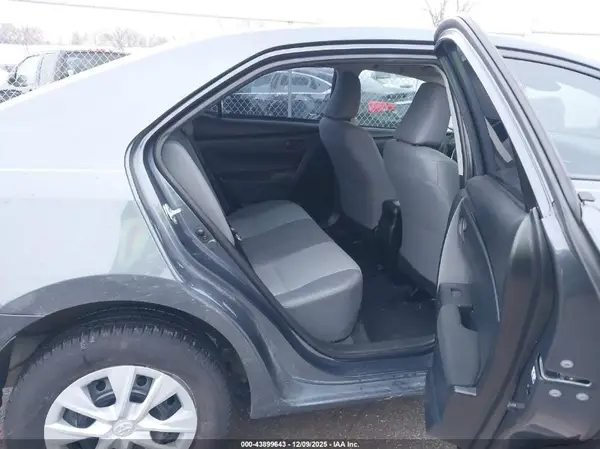 5YFBURHE7HP679106 2017 TOYOTA COROLLA - Image 8