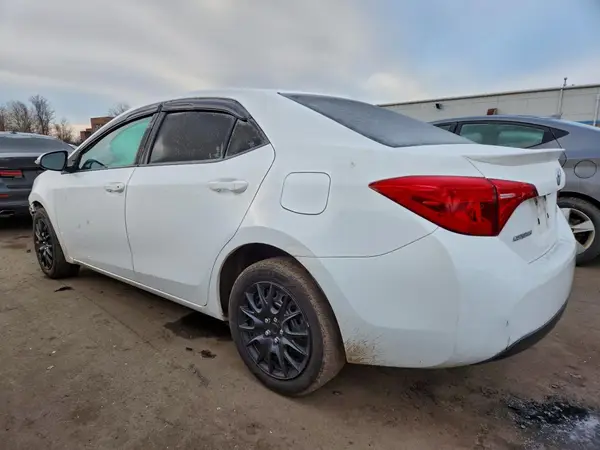 5YFBURHE7HP679932 2017 TOYOTA COROLLA - Image 2