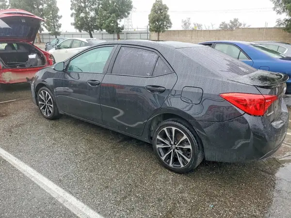 5YFBURHE7HP688260 2017 TOYOTA COROLLA - Image 2