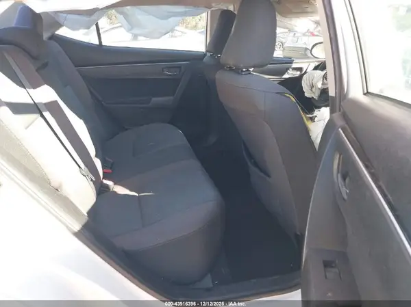 5YFBURHE7HP693863 2017 TOYOTA COROLLA - Image 8