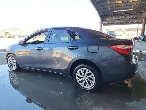 5YFBURHE7HP695242 2017 TOYOTA COROLLA - Image 2