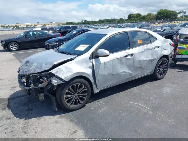 5YFBURHE7HP696598 2017 TOYOTA COROLLA - Image 2