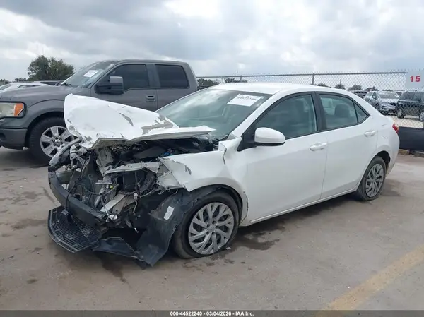 5YFBURHE7HP696648 2017 TOYOTA COROLLA - Image 2