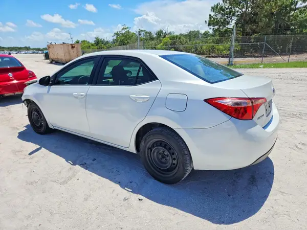 5YFBURHE7HP699131 2017 TOYOTA COROLLA - Image 2