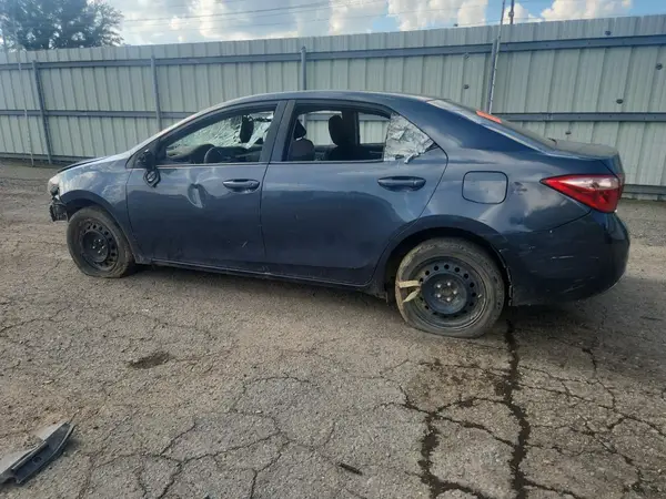 5YFBURHE7HP700665 2017 TOYOTA COROLLA - Image 2
