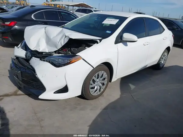 5YFBURHE7HP700939 2017 TOYOTA COROLLA - Image 2