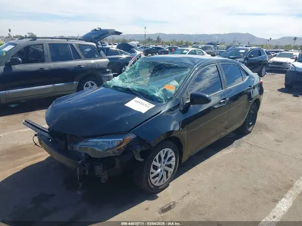 5YFBURHE7HP702223 2017 TOYOTA COROLLA - Image 2