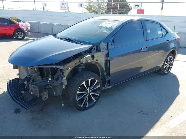 5YFBURHE7HP702304 2017 TOYOTA COROLLA - Image 2