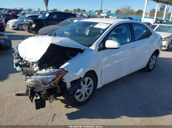 5YFBURHE7HP702738 2017 TOYOTA COROLLA - Image 2