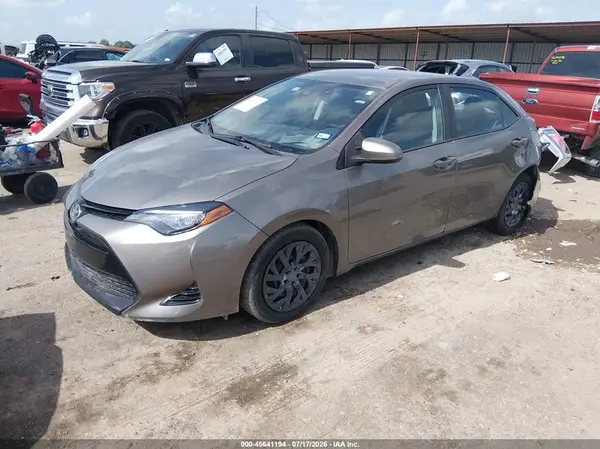 5YFBURHE7HP703078 2017 TOYOTA COROLLA - Image 2