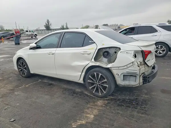 5YFBURHE7HP703615 2017 TOYOTA COROLLA - Image 2