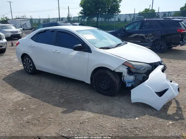 5YFBURHE7HP703954 2017 TOYOTA COROLLA - Image 1