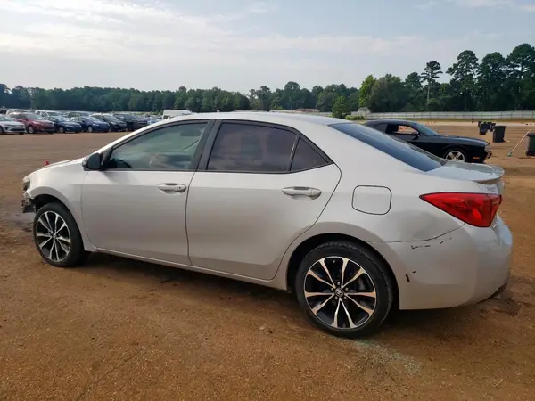 5YFBURHE7HP704523 2017 TOYOTA COROLLA - Image 2