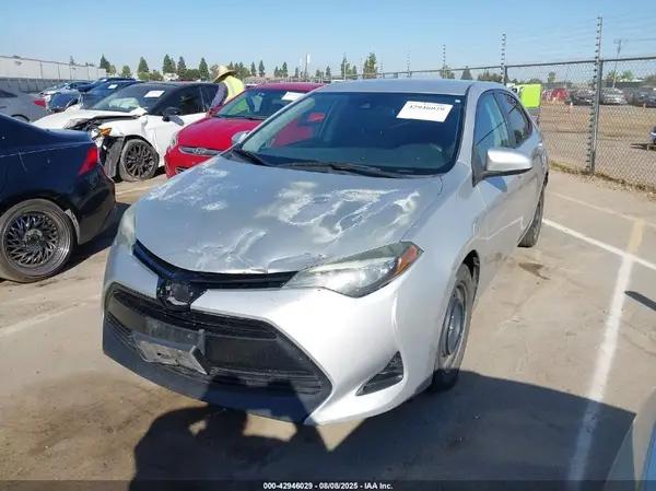 5YFBURHE7HP705493 2017 TOYOTA COROLLA - Image 2