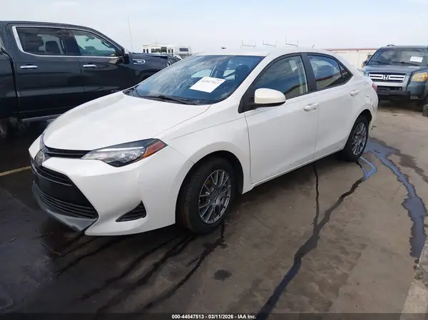 5YFBURHE7HP709236 2017 TOYOTA COROLLA - Image 2