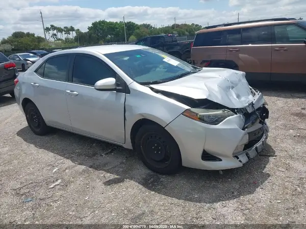 5YFBURHE7HP715912 2017 TOYOTA COROLLA - Image 1