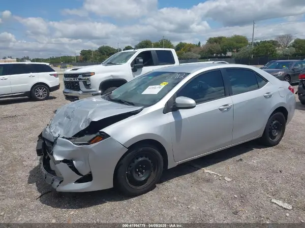 5YFBURHE7HP715912 2017 TOYOTA COROLLA - Image 2