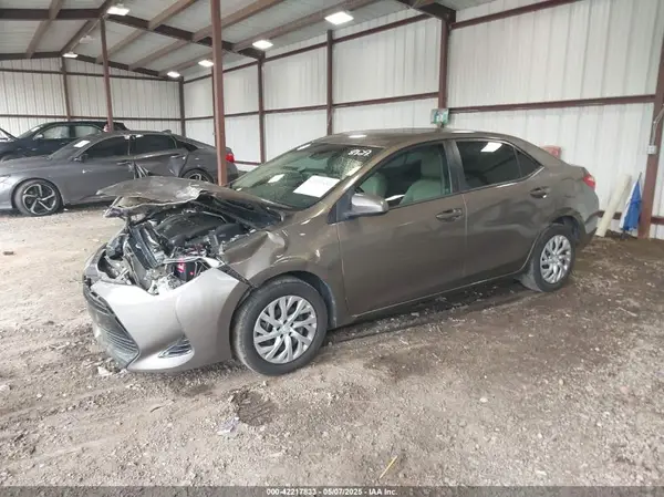 5YFBURHE7HP718129 2017 TOYOTA COROLLA - Image 2