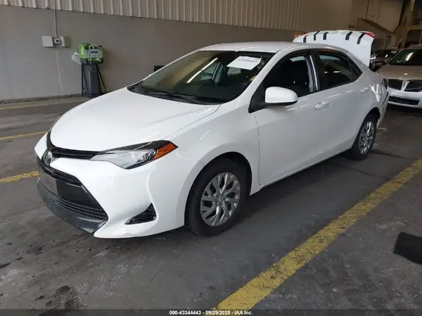 5YFBURHE7HP720060 2017 TOYOTA COROLLA - Image 2