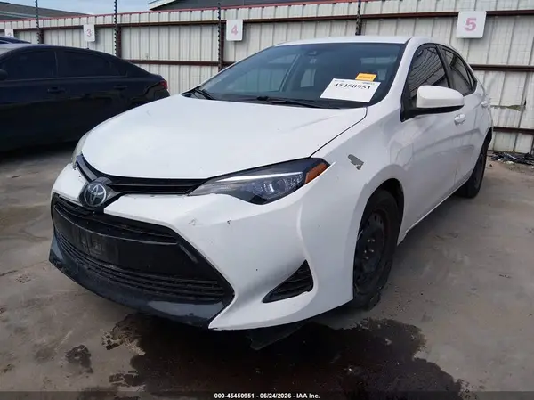 5YFBURHE7HP720320 2017 TOYOTA COROLLA - Image 2