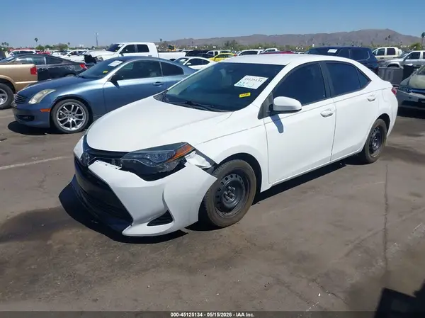 5YFBURHE7HP725484 2017 TOYOTA COROLLA - Image 2