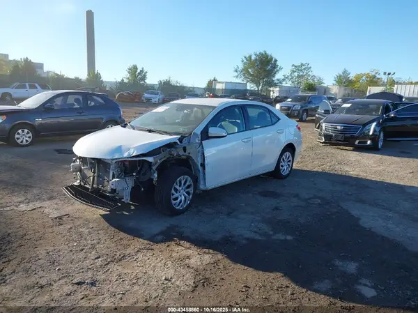 5YFBURHE7HP725517 2017 TOYOTA COROLLA - Image 2
