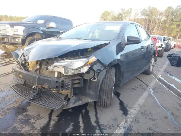 5YFBURHE7HP726733 2017 TOYOTA COROLLA - Image 2