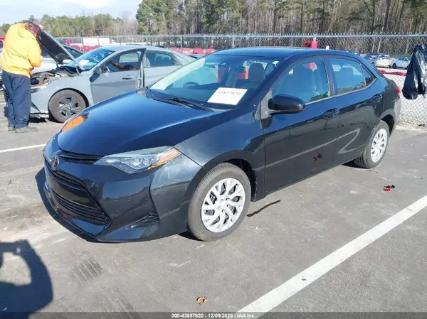 5YFBURHE7HP727378 2017 TOYOTA COROLLA - Image 2